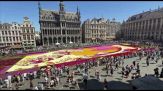 750.000 dalie a Bruxelles formano "La grande onda di Kanagawa"
