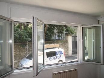 finestra in pvc-alluminio e cassonetto con avvolgibili motorizzati