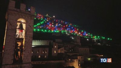 Luci, abeti e statuine Il Natale delle città