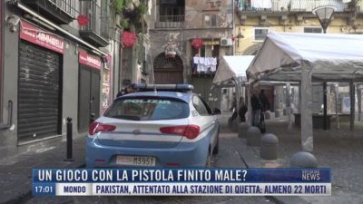 Breaking News delle 17.00 | Un gioco con la pistola finito male?