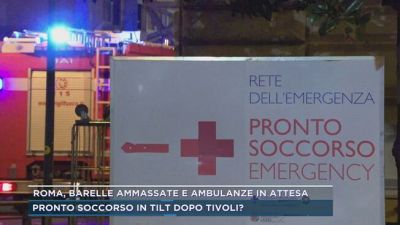Roma, barelle ammassate e ambulanze in attesa
