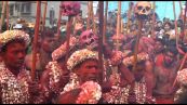 In India rituali, danze e colori per il Gajan in onore di Shiva