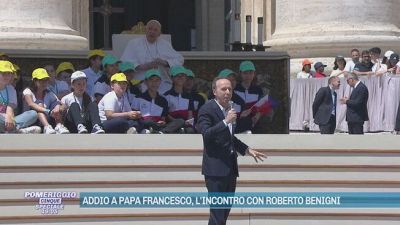 Addio a Papa Francesco, l'incontro con Roberto Benigni