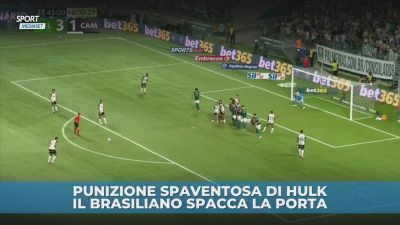 Hulk decide di distruggere la porta