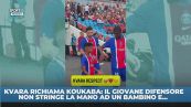 Kvara, compagno non stringe la mano ad un bambino: che lezione!
