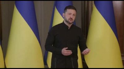 Zelensky: pronto a incontrare Putin, "faremo tutto il possibile"