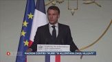 Emmanuel Macron punta il dito