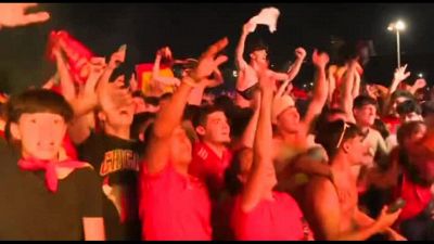Calcio, Spagna-Francia 2-1, la festa a Madrid dopo la vittoria