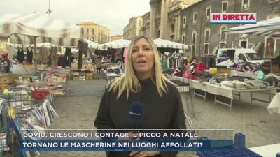 Catania, la gente al mercato per le spese di Natale