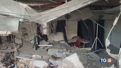 Bombe sull'ospedale "Colpita base di Hamas"