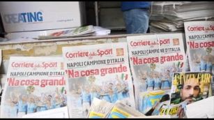 Napoli campione, la città il giorno dopo: parata d'azzurro
