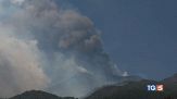 L'Etna ferma i voli, tra attese e disagi