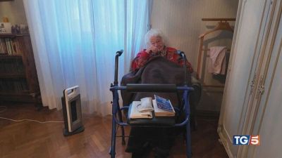 99 anni e al gelo dopo l'alluvione