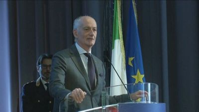 "Uno non vale uno, generosi e non ingenui", Schlein sfida Conte