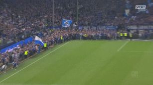 Amburgo, degenera la festa per la promozione in Bundesliga: 25 tifosi in ospedale