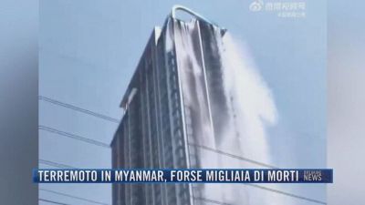 Breaking News delle 21.30 | Terremoto in Myanmar, forse migliaia di morti