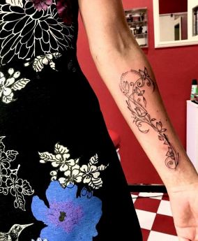 Focacci Tattoo & Piercing - Decorazione floreale tattoo