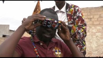 Gli occhiali smart per ciechi creati da uno studente in Mozambico
