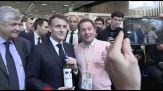 Salone del Vino Parigi, a Macron una bottiglia di rosé "For Sure"