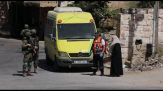 Coloni violenti assediano palestinesi (e un americano) in Cisgiordania