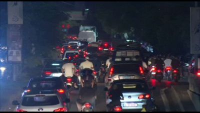 Libano, famiglie in fuga di notte dopo l'ordine di evacuare Beirut