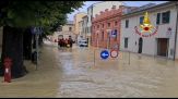 Maltempo nelle Marche, case evacuate dopo l'esondazione dei canali