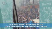 La carica dei tifosi nerazzurri dall'interno del pullman dell'Inter