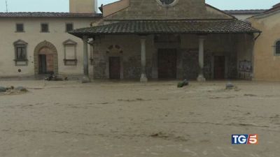 Toscana sott'acqua, timori per la piena