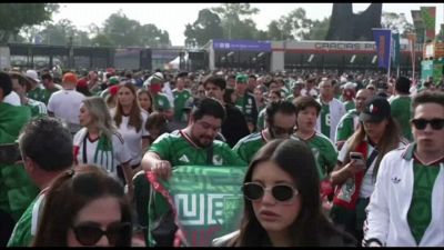 Tutto pronto per il via ai Mondiali, i tifosi affollano l'Azteca