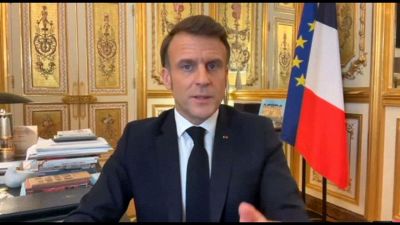 Macron: la Francia non invierà truppe in Ucraina domani