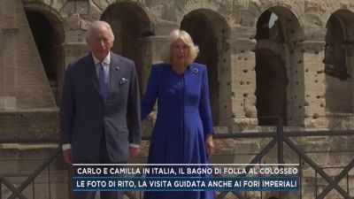 Carlo e Camilla in Italia, il bagno di folla al Colosseo