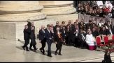 Funerali Papa, l'arrivo del Principe William e di re Felipe VI