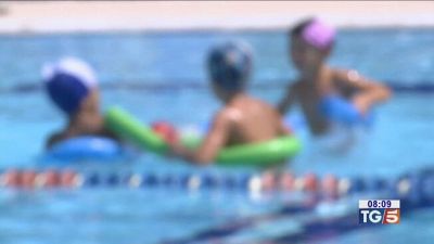 Bimba di 5 anni muore annegando in piscina