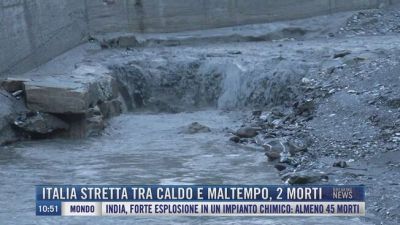 Breaking News delle 11.00 | Italia stretta tra caldo e maltempo, 2 morti