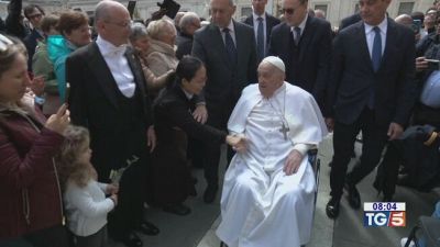 Il Papa a San Pietro, preghiera per la pace