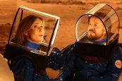 Stasera in TV: la programmazione di lunedì 11 marzo, con De Sica su Marte e Hugh Jackman a caccia di