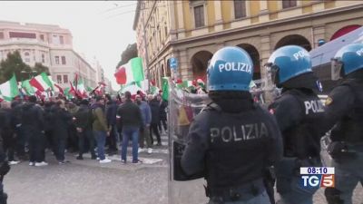 Battaglia politica su scontri e magistrati