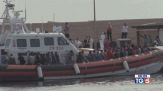 Barcone si ribalta, strage di migranti