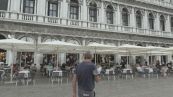 Un toast, un croissant, 2 spritz e l'orchestra, conto 72 euro