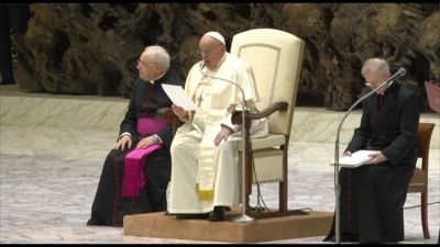 Papa: sostegno all'isola francese di Mayotte colpita dal ciclone
