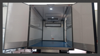 Furgone isotermico o cella frigorifera con paratie e kit doppia temperatura