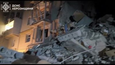 Ucraina, bomba russa contro edificio di dieci piani a Kherson