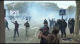 Parigi, dalla polizia idranti e lacrimogeni contro gli studenti