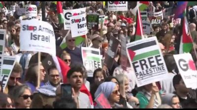 Manifestanti pro-Palestina a Londra chiedono il cessate il fuoco