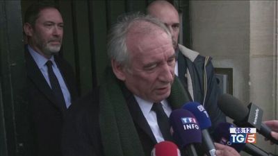 Francia, Bayrou premier, "Deficit come Himalaya"