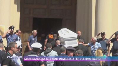 Martina Carbonaro uccisa a 14 anni: in migliaia per l'ultimo saluto