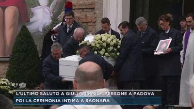 L'ultimo saluto a Giulia, 10 mila persone a Padova