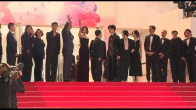 Festival di Cannes: il cast di "Resurrection" sfila sul red carpet