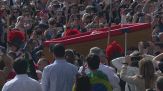 Fedeli in fila per ore, l'ultimo omaggio alla salma di Papa Francesco