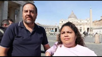 Papa, i fedeli a San Pietro: un momento davvero molto toccante